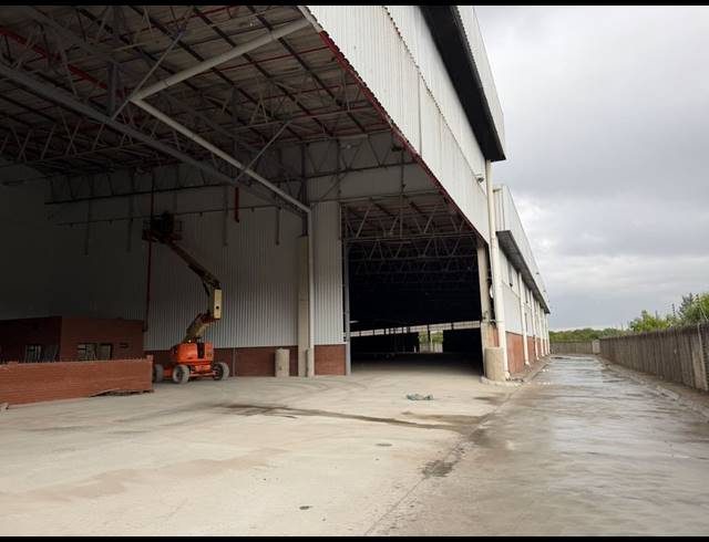 29,677M² WAREHOUSE TO LET IN PROSPECTON INDUSTRIAL
